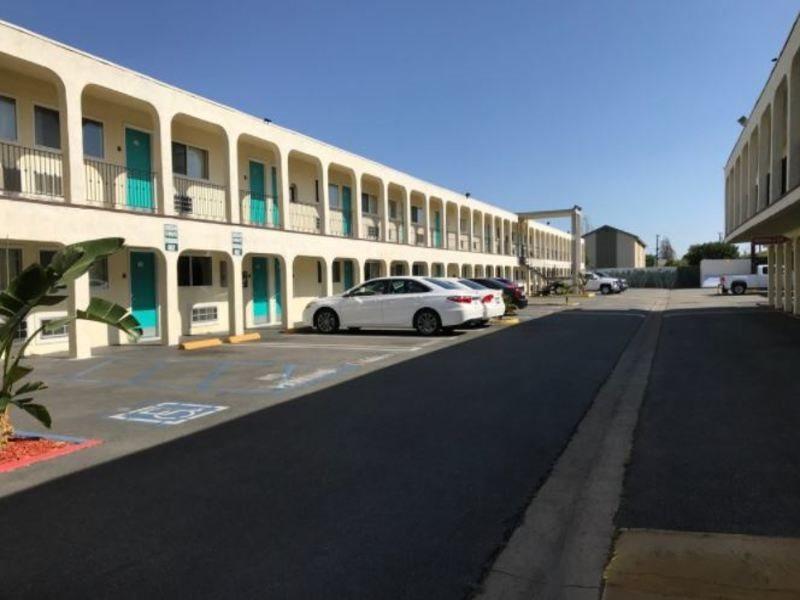 Anaheim Executive Inn & Suites Екстер'єр фото